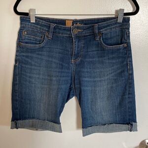 Kut from the Kloth- roll up Bermuda- medium wash- Size 6
